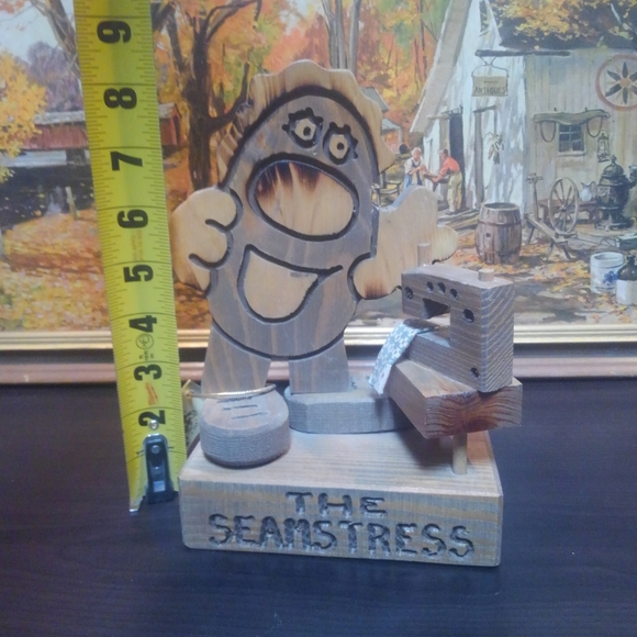 💎 1981 🔥🆕 Vintage 80s Seamstress Wood Carving Statue Don Mars USA made Sewing - Picture 6 of 16